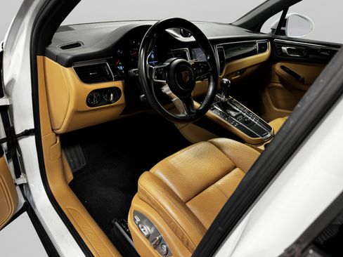 Used 2018 Porsche Macan Sport Edition image 9