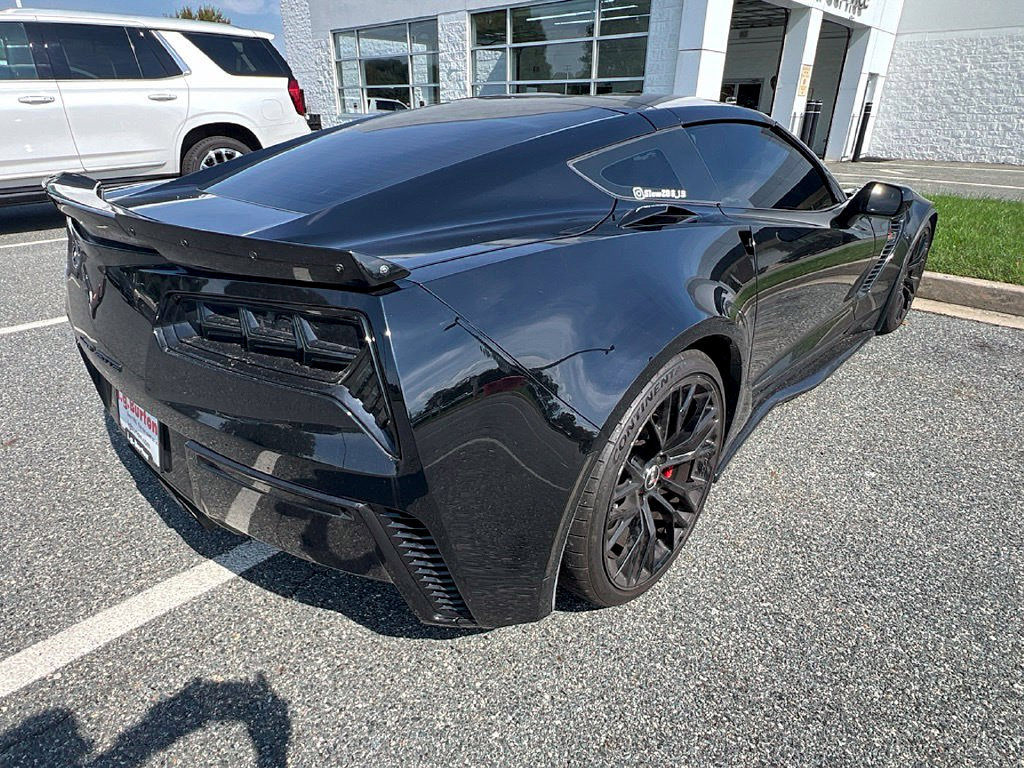 Used 2015 Chevrolet Corvette Z06 w/ 3LZ Preferred Equipment Group RWD image 8