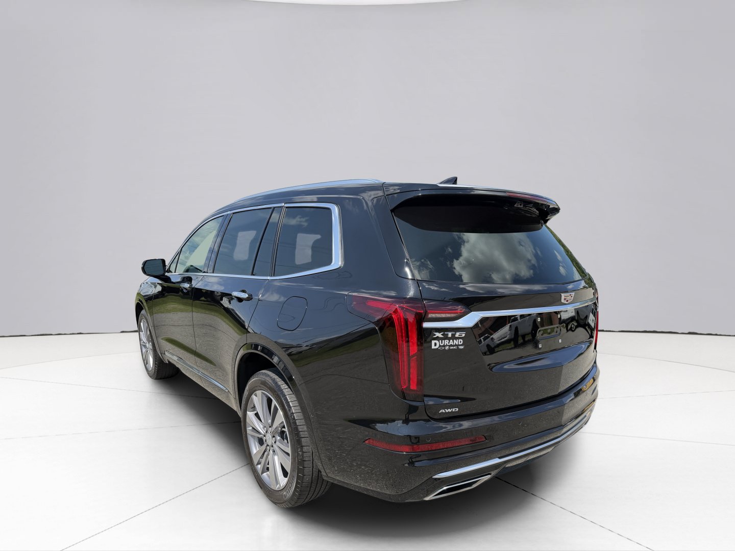 Used 2024 Cadillac XT6 Premium Luxury w/ Technology Package AWD/4WD image 3