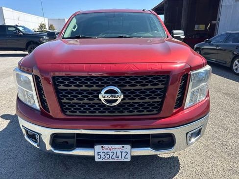 Used 2019 Nissan Titan SV RWD image 2