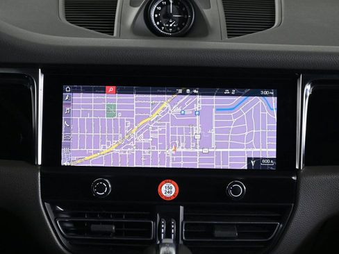 Certified 2024 Porsche Macan Base image 15