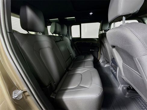 Used 2025 Land Rover Defender 110 S image 29