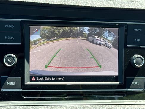Certified 2023 Volkswagen Jetta SE w/ Panoramic Sunroof Package FWD image 20