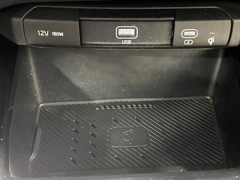 Used 2023 Kia Niro EX image 22