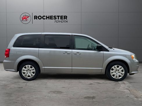 Used 2018 Dodge Grand Caravan SE FWD image 6