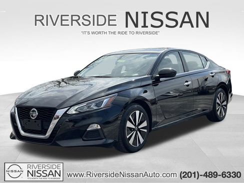 Certified 2023 Nissan Altima 2.5 SV FWD image 1