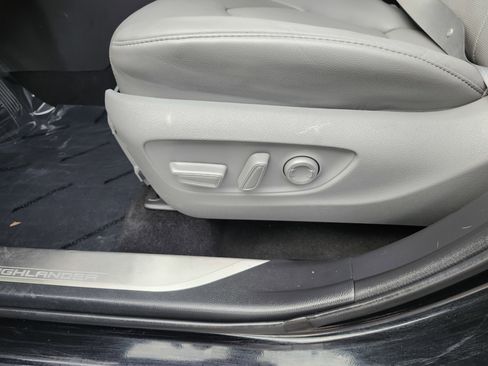 Used 2022 Toyota Highlander Limited image 33