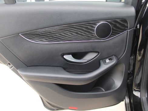 Used 2018 Mercedes-Benz GLC 300 4MATIC image 9