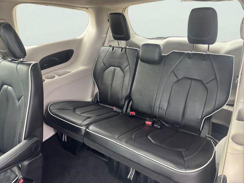 Used 2024 Chrysler Pacifica Limited FWD image 20