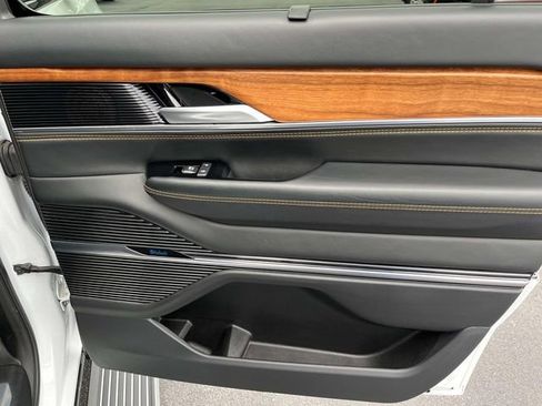 Used 2024 Jeep Grand Wagoneer L Series III image 22