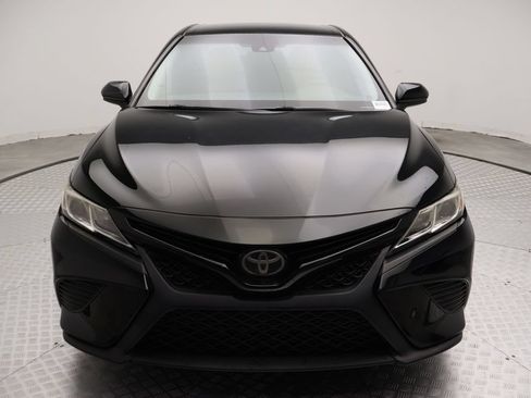Certified 2018 Toyota Camry SE FWD image 5