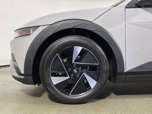 New 2026 Hyundai Ioniq 5 SE image 11