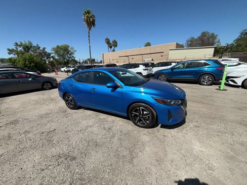 Used 2025 Nissan Sentra SV FWD image 2