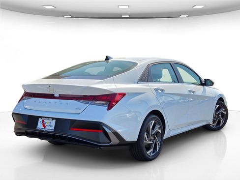 New 2025 Hyundai Elantra Limited image 8