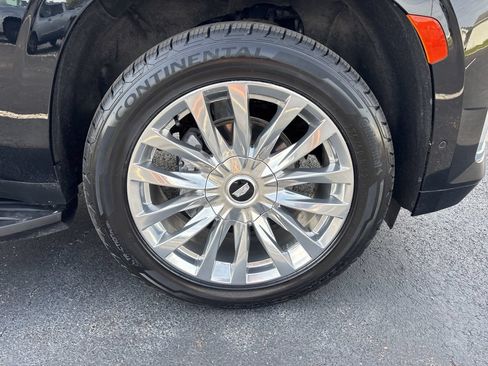 Used 2023 Cadillac Escalade Premium Luxury AWD/4WD image 12