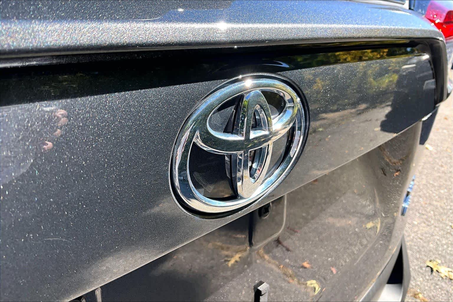 Used 2024 Toyota RAV4 XLE w/ Convenience Package AWD/4WD image 30