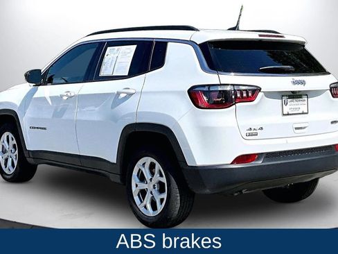 Used 2024 Jeep Compass Latitude AWD/4WD image 8