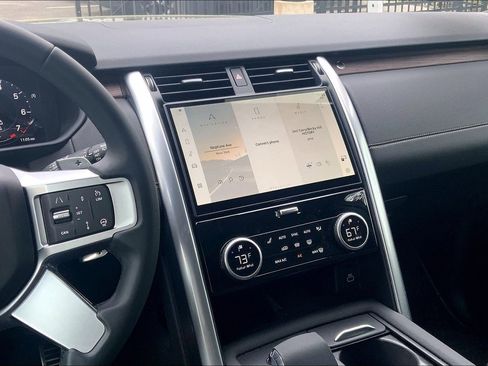 Certified 2025 Land Rover Discovery Dynamic SE AWD/4WD image 6