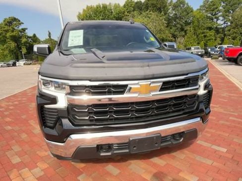 Used 2022 Chevrolet Silverado 1500 LT AWD/4WD image 4