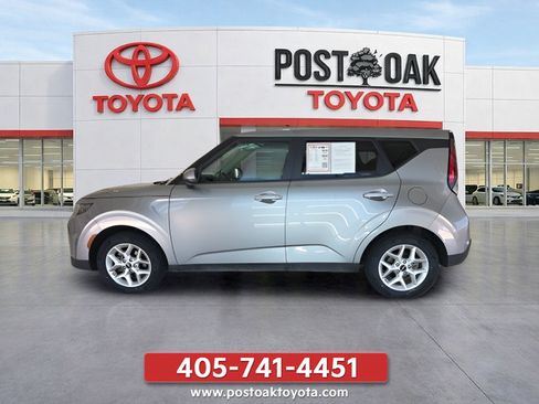 Used 2025 Kia Soul LX w/ LX Technology Package FWD image 2