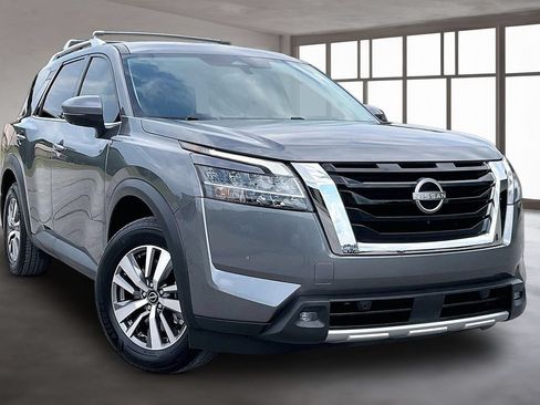 Used 2022 Nissan Pathfinder SL FWD image 3