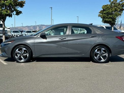 Used 2023 Hyundai Elantra SEL w/ Convenience Package FWD image 7