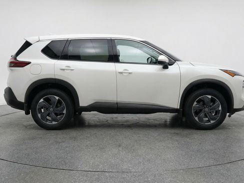 Used 2025 Nissan Rogue SV image 11