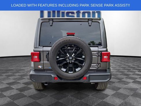 Used 2025 Jeep Wrangler Unlimited Sahara w/ Safety Group AWD/4WD image 5