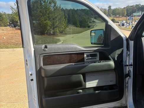 Used 2014 Ford F150 Platinum image 10