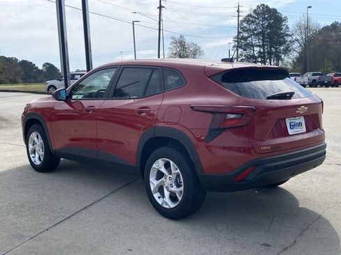 New 2026 Chevrolet Trax LS w/ LS Convenience Package FWD image 3