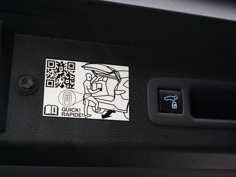 Used 2023 Toyota Sienna XSE AWD/4WD image 11