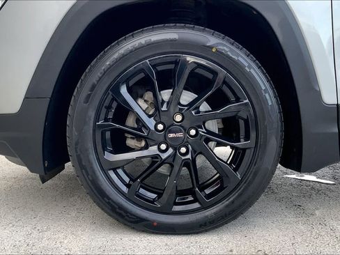 Used 2023 GMC Terrain SLE w/ Driver Convenience Package FWD image 8