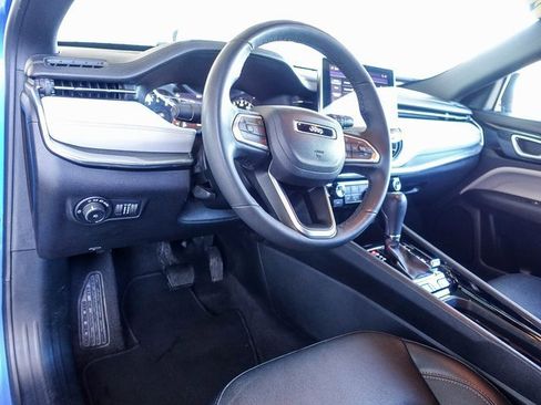 Used 2023 Jeep Compass Limited image 2