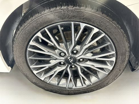 Used 2024 Kia Forte GT-Line image 11