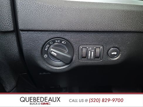 Used 2017 Chrysler 300 Limited RWD image 25
