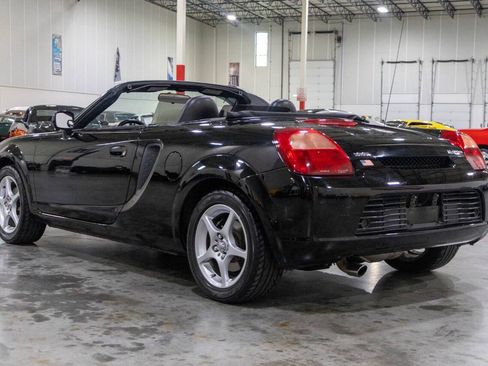 Used 2000 Toyota MR2 RWD image 4