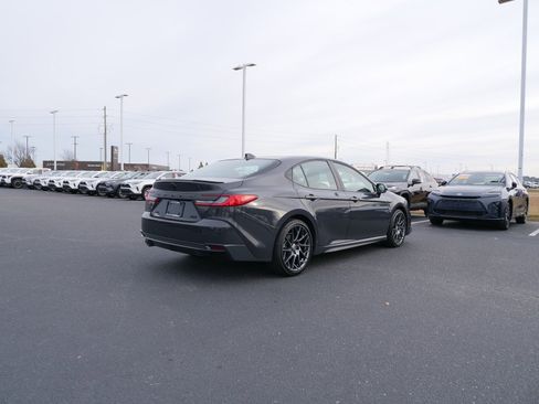 Used 2025 Toyota Camry XSE image 3