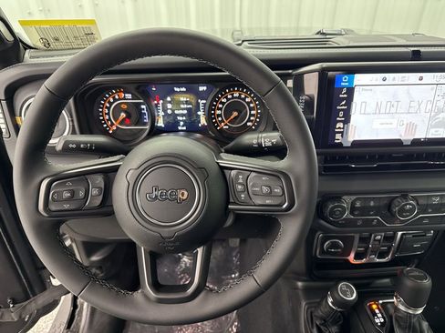 New 2026 Jeep Gladiator Sport AWD/4WD image 17