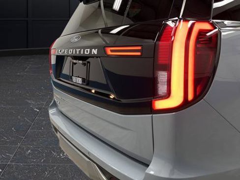 Used 2025 Ford Expedition Platinum w/ Driver's Package image 39