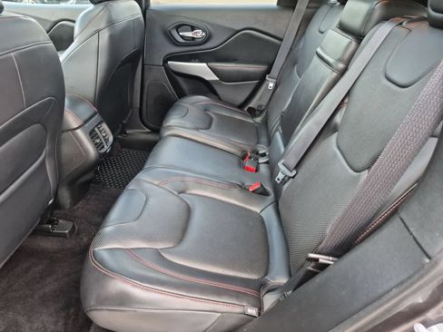 Used 2017 Jeep Cherokee Trailhawk AWD/4WD image 20
