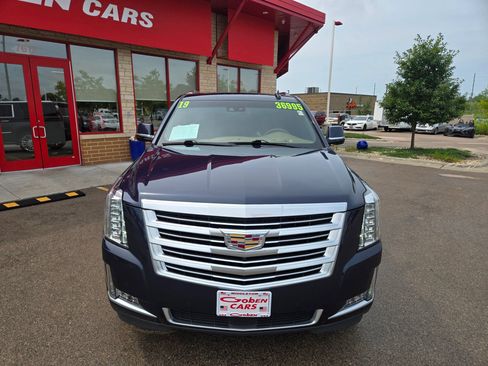 Used 2019 Cadillac Escalade ESV Platinum RWD image 2