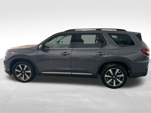 Used 2023 Honda Pilot Touring image 2