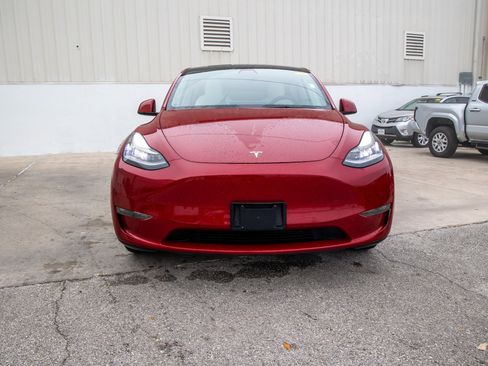 Used 2021 Tesla Model Y 2WD image 3
