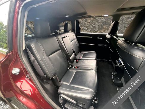 Used 2017 Toyota Highlander XLE w/ Protection Package #3 AWD/4WD image 24