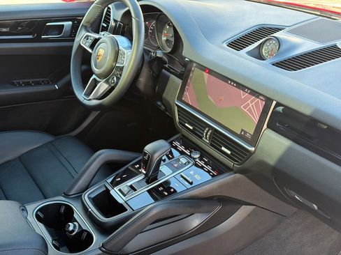 Used 2021 Porsche Cayenne Coupe image 5