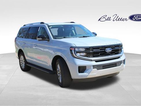 New 2026 Ford Expedition Platinum image 2