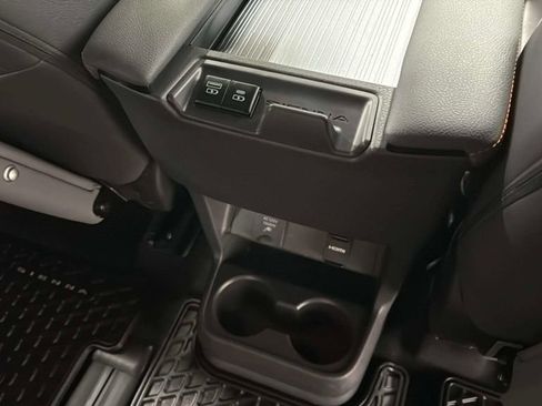 Used 2024 Toyota Sienna XSE AWD/4WD image 23