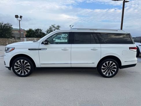 Used 2023 Lincoln Navigator L Reserve AWD/4WD image 11