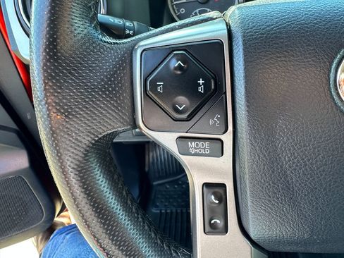 Used 2018 Toyota Tacoma SR5 AWD/4WD image 18