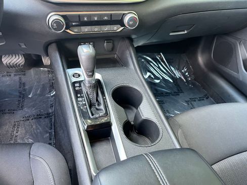 Used 2025 Nissan Altima 2.5 SV FWD image 41